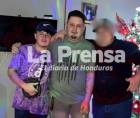 A la izquierda, Josep Reyes Ramos (camiseta morada) y en medio Luis Reyes (camiseta verde).