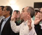Daniel Otero juramentando en la asamblea realizada para definir al nuevo presidente del Marathón