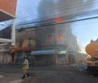 El incendio se registró en la ocho calle, tercera avenida de San Pedro Sula.