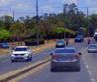 Más de un millón de carros y motocicletas circulan con permisos provisionales debido a la falta de placas en Honduras desde mediados de 2023.