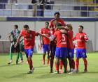 Los jugadores del Olimpia celebrando el tercer gol marcado por José Mario Pinto ante Juticalpa FC.