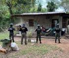 Agentes de la DLCN y policías militares participan en los allanamientos.