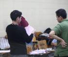 Miembros de las mesas receptoras de votos durante las pasadas elecciones generales en San Pedro Sula.