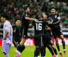El festejo de Luis Romo y sus compañeros tras el gol que les dio el triunfo ante los surcoreanos.