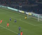 El París Saint-Germain estuvo cerca de marcarle al Barcelona apenas al minuto dos de haber comenzado el juego.