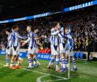 Jugadores de la Real Sociedad celebrando el gol ante el Barcelona.