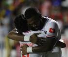 Jorge Benguché celebrando su gol junto a Edwin Rodríguez en el Olimpia vs Mixco.