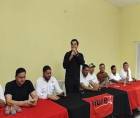 Octavio Pineda se dirige a dirigentes y militantes del Partido Libre durante la reunión política en El Progreso, Yoro, en la que fue respaldado como precandidato presidencial.