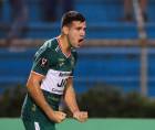 Nicolas Messiniti gritando su gol con euforia contra el Alianza.