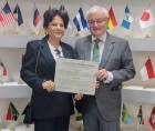 Daphne Pérez Rittenhouse, nueva cónsul honoraria de Francia en San Pedro Sula, junto a Cédric Prieto, embajador de Francia en Honduras.