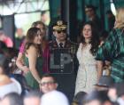 Daniela e Isabela, hijas del expresidente hondureño Juan Orlando Hernández (2014-2018 y 2018-2022), sorprendieron este jueves al presentarse al Campo de Parada Marte, en Tegucigalpa, para presenciar la ceremonia de traspado de mando y retiro de altos oficiales de las Fuerzas Armadas (FFAA).