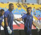 Los porteros Luis Ortiz y Marlon Licona al momento de ingresar al estadio.