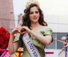 Luego de sufrir un desvanecimiento mientras participaba en un desfile en Ecuador, Fátima Bosch reapareció en sus redes sociales para aclarar qué ocurrió y cómo se encuentra. La actual reina de Miss Universe formaba parte del recorrido como invitada de honor cuando, de manera repentina, perdió el conocimiento por unos segundos y tuvo que ser auxiliada por su equipo, lo que le impidió continuar con la actividad.