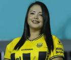 Bella aficionada del Real España ya instalada en el estadio Morazán.