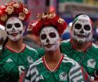 Aficionadas mexicanas animan este martes, previo a un partido de los dieciseisavos de final del Mundial de la FIFA 2026 entre México y Ecuador en el estadio Azteca​.