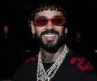 La imagen reciente de Anuel AA ha despertado inquietud entre sus seguidores. En redes sociales, fans del intérprete puertorriqueño han expresado preocupación por el aspecto físico del artista, al notar una pérdida de peso considerable y señales visibles de cansancio.