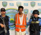 Momentos de la captura del guardia de seguridad.