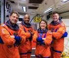 La tripulación está integrada por tres astronautas:<a rel=noopener noreferrer href=https://www.laprensa.hn/mundo/astronautas-artemis-ii-cara-oculta-luna-entrevista-nbc-tripulacion-GL29995344 target=_blank> </a>Reid Wiseman, Christina Koch, quien se convirtió hoy en la primera mujer en llegar al satélite, y Victor Glover, el primero de raza negra en lograrlo, junto al canadiense Jeremy Hansen, el primer astronauta extranjero en una misión lunar de la NASA.