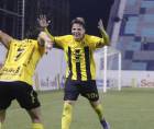 Ángel Sayago celebrando su segundo gol del partido contra el Génesis PN para el triunfo del Real España.