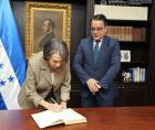 La canciller Mireya Agüero oficializó el nombramiento de Brevé, quien desde 2022 hasta enero de 2026, representó a Honduras como embajador en España.