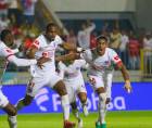 Jerry Bengtson celebrando su gol que abrió el marcador en el Olimpia vs Real España.