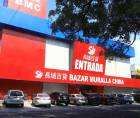 Los comerciantes hondureños se quejan que no pueden competir a veces con los precios de los locales chinos.