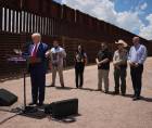 El presidente de EE.UU. Donald J. Trump habla durante su visita a la frontera sur en el condado de Cochise, Arizona.