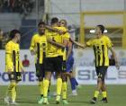 Eddie Hernández festejando su primer gol del partido que significó el 2-0 del Real España ante la UPN.