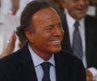 El cantante español Julio Iglesias ha publicado en su perfil de Instagram varios mensajes que supuestamente ha recibido desde WhatsApp de las trabajadoras que le han denunciado por agresión sexual con los que parece querer demostrar su inocencia.