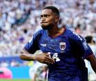 Deroy Duarte de Cabo Verde festejando su gol marcado en el duelo ante Argentina.