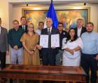 Presidente Nasry Asfura junto a los representantes de la Federación de Organizaciones Magisteriales de Honduras (FOMH).