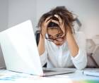 Dividir las tareas en pasos pequeños, prepararse para situaciones demandantes, establecer prioridades y realizar pausas breves de regulación son otras estrategias que ayudan a controlar la ansiedad.