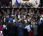El juicio político contra Johel Zelaya desató un violento enfrentamiento entre diputados de diversas bancadas en el Congreso Nacional, durante la sesión del pasado miércoles 24 de marzo.