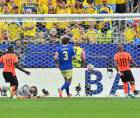 El momento del primer gol de Brian Brobbey contra Suecia.