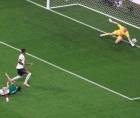 El tapadón de Jordan Pickford al cabezazo de Raúl Jiménez.