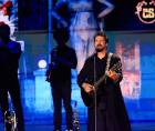 Entre anécdotas sobre su infancia, risas compartidas e interacciones directas con fanáticos, Ricardo Arjona reafirmó el vínculo que mantiene con el público hondureño.