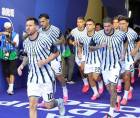 Leo Messi al momento de ingresar al césped.