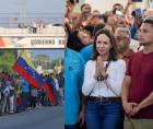 Miles de personas salieron este domingo al encuentro de la caravana que la líder opositora y premio nobel de la paz 2025, María Corina Machado, encabezó por unos cinco estados en el norte de Venezuela hasta llegar a la capital, Caracas, después de su esperado regreso al país.