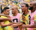 Jugadores de Brasil celebrando el gol marcado por Casemiro.