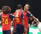 Mikel Oyarzabal celebrando su gol con Rodri y Marc Cucurella ante Austria.