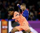 Lamine Yamal se equivocó en el gol del PSG .