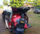 Una persecución policial culminó en el decomiso de un cuantioso cargamento de supuesta droga durante la noche en la aldea El Playón, Pimienta, Cortés, zona norte de Honduras.