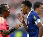 Arden las redes sociales tras el trabajo del árbitro salvadoreño Iván Bartón durante el Francia vs España correspondiente a las semifinales del Mundial 2026.