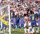 El portero estadounidense Matt Freese evitó un gol olímpico de Bosnia y Herzegovina.