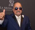 Fotografía de archivo del 24 de octubre de 2019 que muestra al músico y compositor de salsa Willie Colón posan en la alfombra de La Musa Awards en el James L. Knight Center de la ciudad de Miami, Estados Unidos.