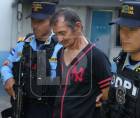 Policía lleva a Marco Antonio Ávila Castellanos a los juzgados sampedranos.