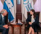 Nasry Asfura, presidente de Honduras y Lena Savelli, directora regional del Programa Mundial de Alimentos de Naciones Unidas (PMA/WFP).