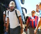 Jerry Bengtson y la plantilla del Olimpia al momento de llegar al estadio de La Paz.