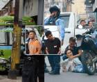 Menos de 24 horas después del ataque armado que cobró la vida del conductor de transporte urbano Juan Carlos Flores, las autoridades presentaron este jueves a dos hombres capturados por su presunta participación en el crimen ocurrido en la tercera avenida de Comayagüela.