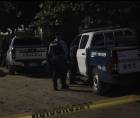 Las autoridades policiales en el lugar del crimen. Captura de pantalla de <a rel=nofollow noopener noreferrer href=https://www.facebook.com/NoticiasDeElProgreso target=_blank>Noticias De El Progreso. </a>